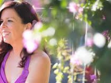 Concert. Aigua de Flors a càrrec de Neus Mar. Amb la col•laboració de la bisbalenca Imma Presas