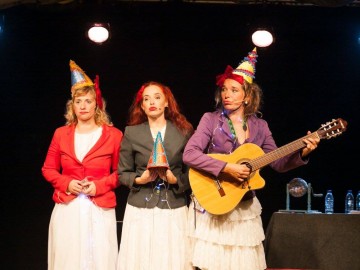 Nits del barri del convent. Aérea Teatro presenten “De todas las bellas, las más bellotas”