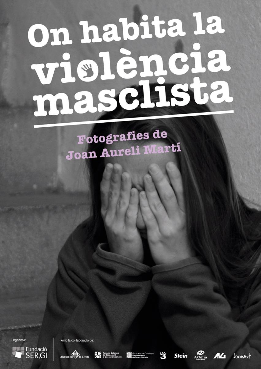 Dona tapant-se la cara amb les mans